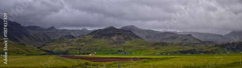 Φωτογραφία Icelandic South Coast landscape near Reynisfjara black volcanic sand beach near