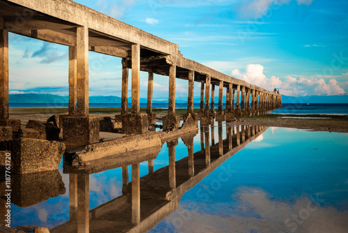 Foto Bridge on a beach where the water is receding