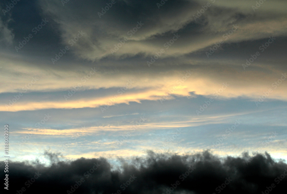 Fototapeta premium The appearance of clouds in the afternoon after heavy rain and strong winds hit.