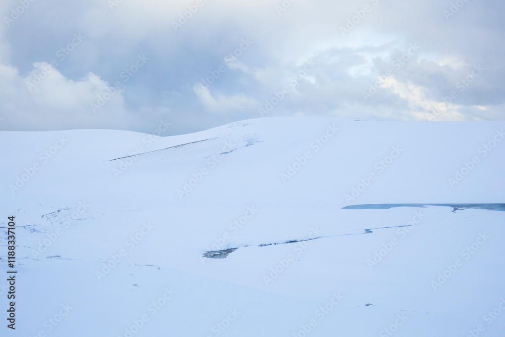 冬の鳥取砂丘の雪景色 鳥取県 鳥取砂丘 冬の鳥取砂丘の雪景色 鳥取県 鳥取砂丘