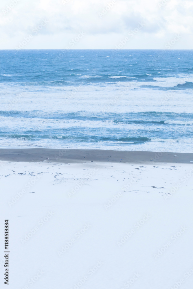 Obraz premium 冬の鳥取砂丘の雪景色 鳥取県 鳥取砂丘