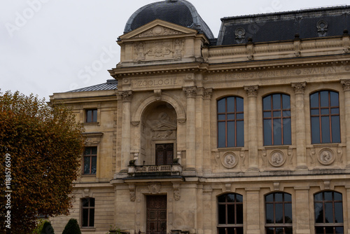 Εκτύπωση καμβά Historical zoology museum building with intricate architecture during overcast w