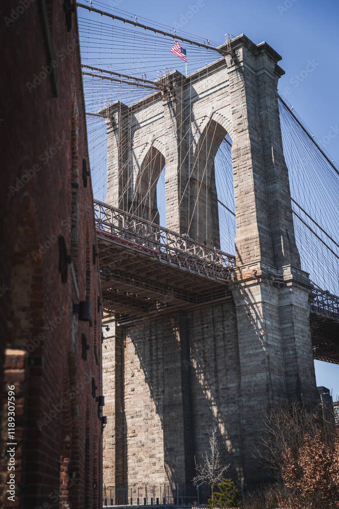 Fototapeta premium View of the Brooklyn Bridge from the Empire Fulton Ferry