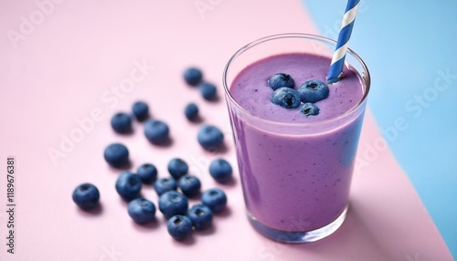 Blaubeer-Smoothie mit frischen Blaubeeren und Strohhalm photo