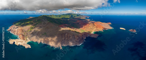 Magnifique vue Panoramique de l'ile de UA HUKA dans l'archipel des marquises en polynésie francaise 