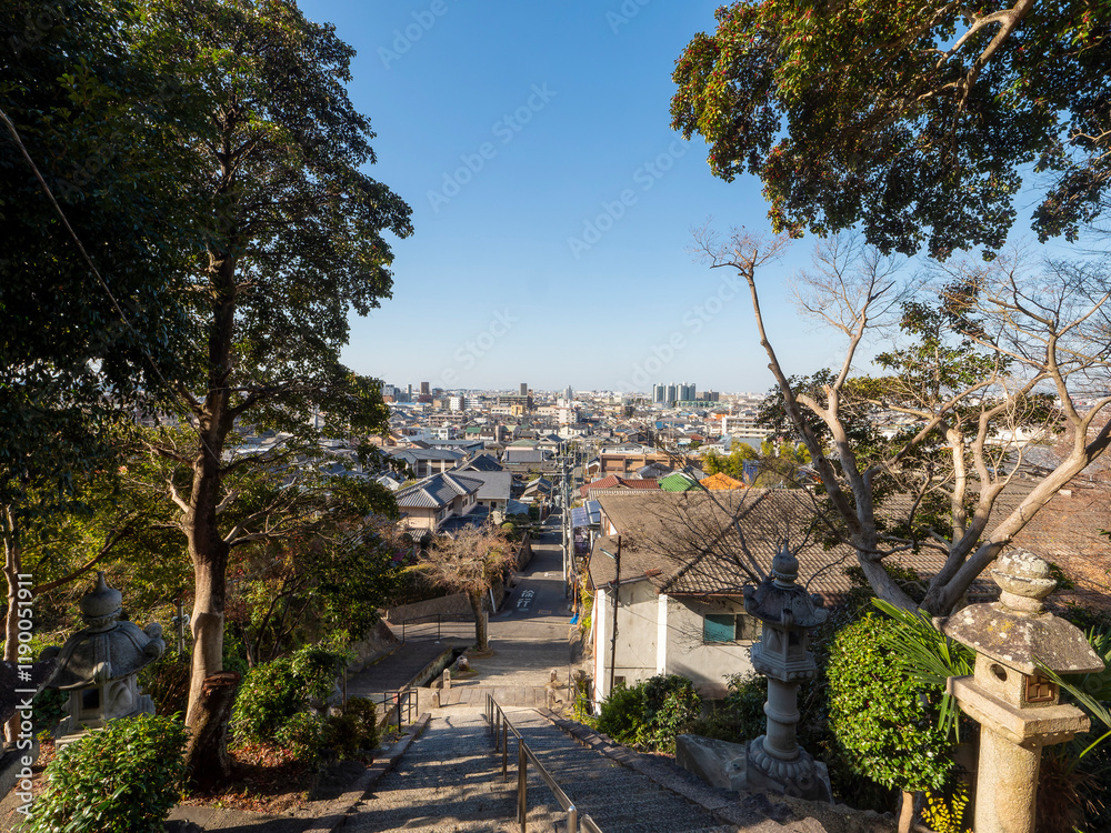 Obraz premium 神社から見下ろす街の風景