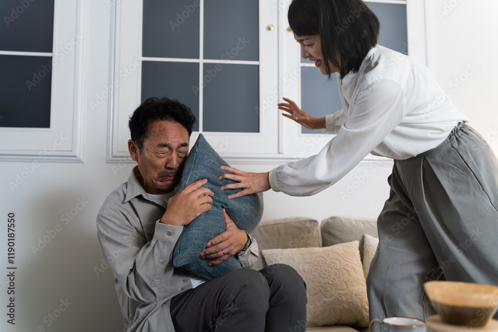 Obraz premium けんかをする熟年夫婦 ライフスタイルイメージ