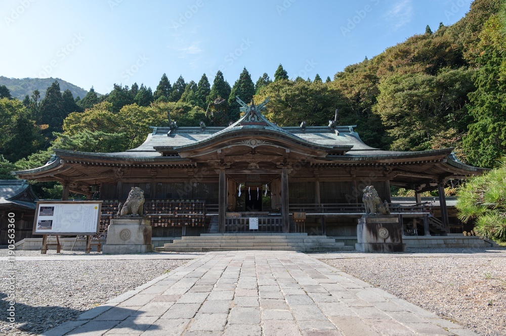 正面から見た函館八幡宮