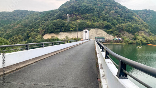 自然に囲まれた鱒淵ダム