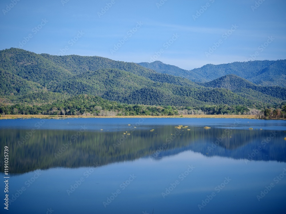 Fototapeta premium lake and mountains