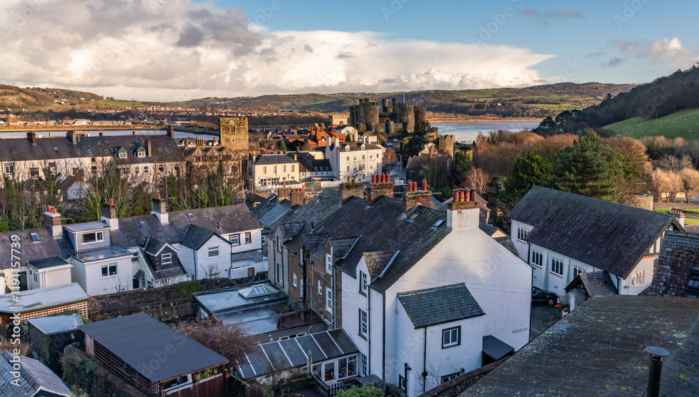 Fototapeta premium walking around Conwy in the winter sunshine