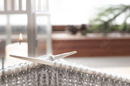 Strickzeug mit echter wolle und Holzstricknadeln