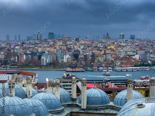 Obraz na płótnie Panoramic view of Istanbul, Turkey. Istanbul through the domes and chimneys of the Suleymaniye Complex w salonie