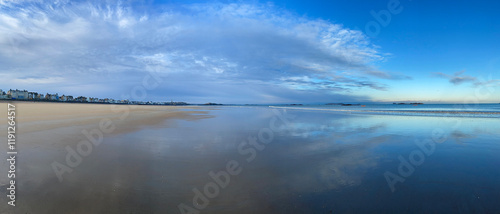 Saint-Malo en Janvier, plage du Sillon et reflets photo