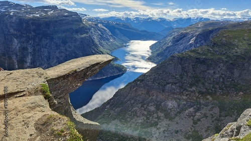 Trolltunga in Norwegen im Sommer
