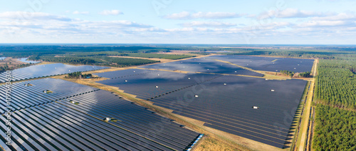 Centrale électrique et panneaux solaires