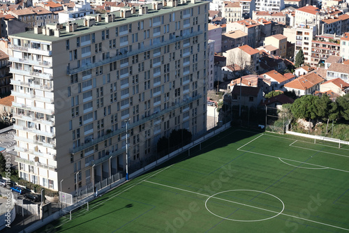 Obraz na płótnie vista campo de futebol prédios modernos marselha frança cidade le cobusier modernismo w salonie