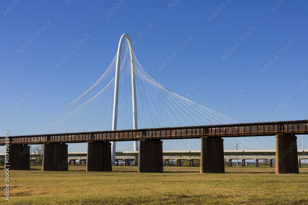 Fototapeta premium Modern Margaret Hunt Hill Bridge over Trinity river in Dallas, Texas.