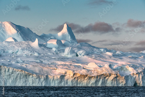 Eisberge im Ilulissat Eisfjord, Grönland photo