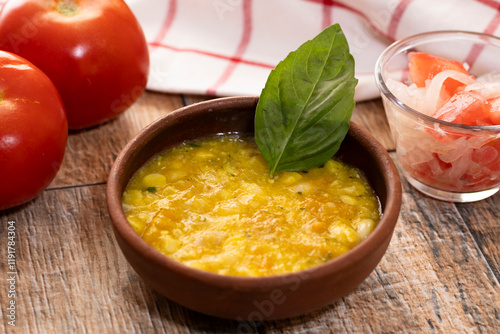 porotos granados con una hoja de albaca servido en un plato de greda junto a ensalada de tomate con cebolla, platos típicos chilenos photo