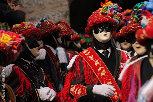 Bild auf Leinwand maschere al carnevale di bagolino