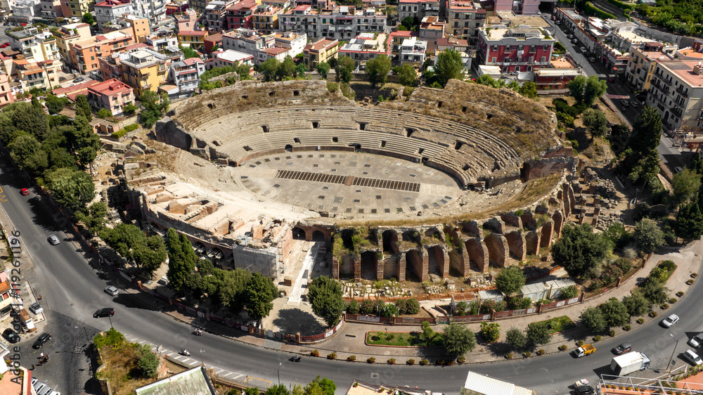 Φωτογραφία Aerial view of the Flavian Amphitheater, located in Pozzuoli, near Naples