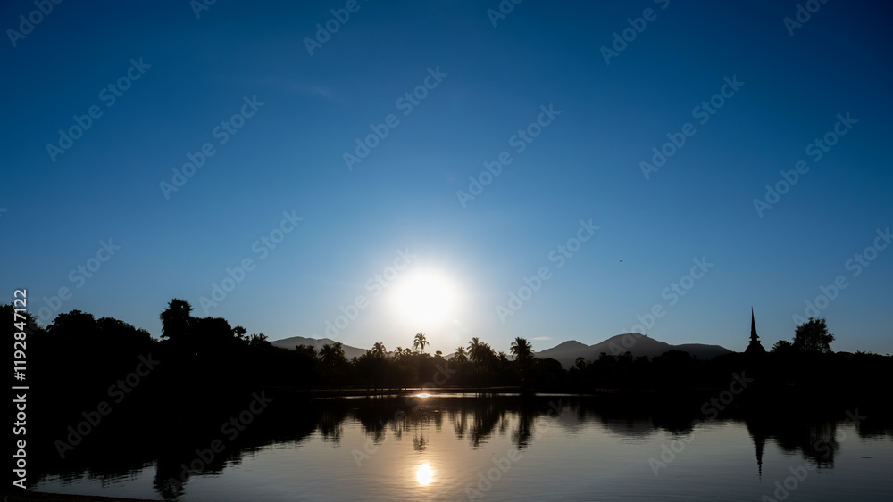 Fototapeta premium Sukhothai: Twilight of an Ancient Kingdom