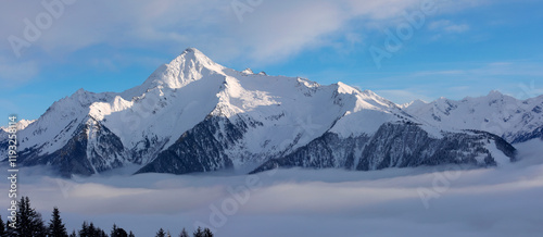 Ahornspitze, Bergmassiv im Winter in den Zillertaler Alpen, Tirol, Österreich, Panorama 