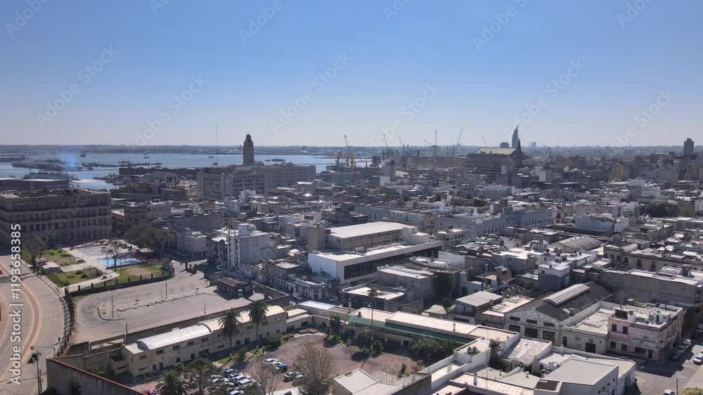 Vista aérea de la Rambla de Palermo en Montevideo Vista aérea de la Rambla de Palermo en Montevideo