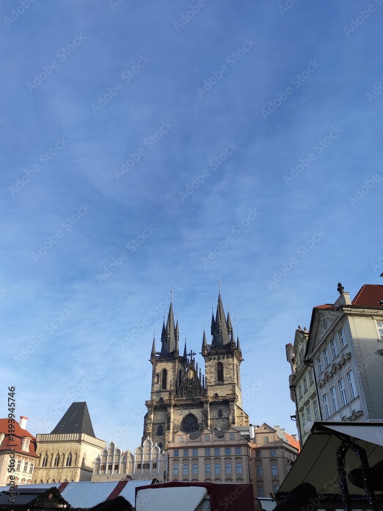 Obraz premium Stunning View of the Gothic Church of Our Lady Before Týn Soaring Above Prague