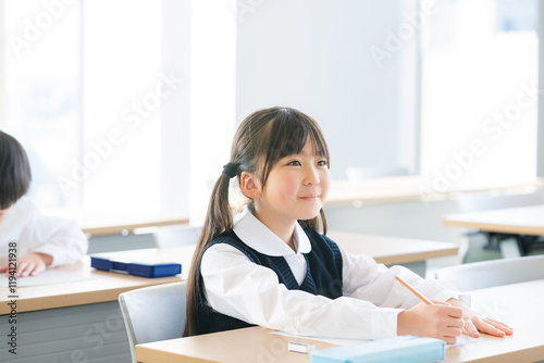 Bild auf Leinwand テストを受ける児童　撮影協力：学校法人電波学園　東京電子専門学校