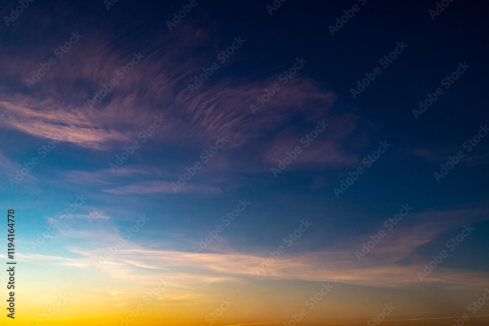 Obraz premium Dawn skies, pink clouds, delicate colors, bright sky