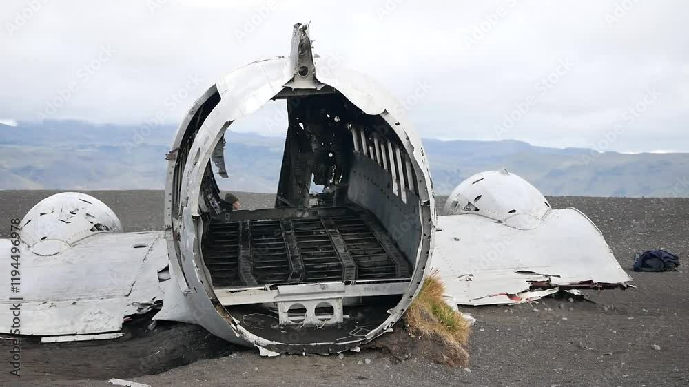 Avion, Islande, crash, écrasé, épave, Vue aérienne, drone, sable noir, désertique, froid, noir, nature, vue de haut, vue de dessus, sable, vacances, horizon, POV, voyage, panoramique, paysage, tourism