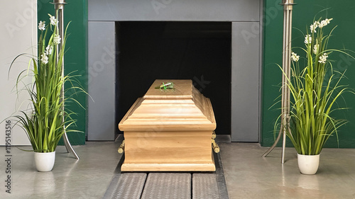 Sarg im Krematorium photo