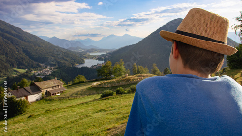 Foto Vue sur les  lacs de Piazze et de Serraia, sur le plateau du Piné, dans la provi