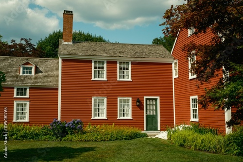 Obraz na płótnie Historic red house in Peabody, Massachusetts w salonie