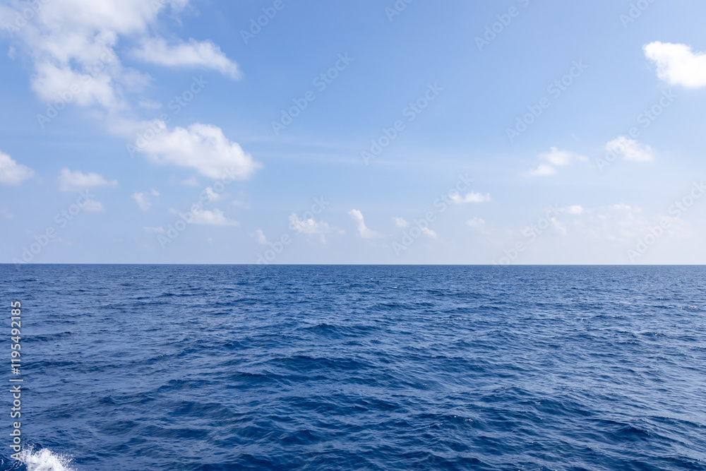 Fototapeta premium Pristine Sea View with Waves and Bright Blue Sky on Sunny Day