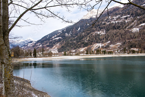 Le Prese Poschiavo, lago in inverno con la neve