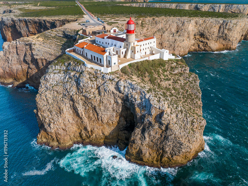 Farol do Cabo de São Vicente situado en el Cabo de San Vicente, freguesia de Sagres, municipio de Vila do Bispo, región del Algarve, Portugal