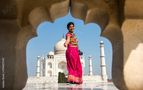 Canvas Print Young woman tourist taking photos of Taj Mahal,