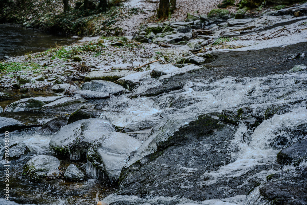 Fototapeta premium Ein frostiger Tag im niederbayerischen Perlbachtal