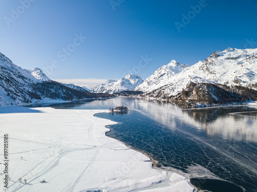 Photography Aerial view of the frozen lake of Silsersee with people walking on the lake surface - Maloja and Plaun da Lej in St