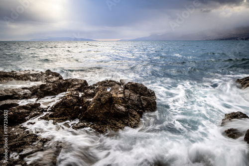 Obraz na płótnie Long exposure of waves on the coast of Croatia in the evening mood w salonie