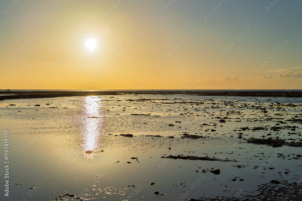 Strand von Rota im Sonnenuntergang, Stadt im Südwesten, Spanien, Andalusien in der Provinz Cádiz / Costa de la Luz /