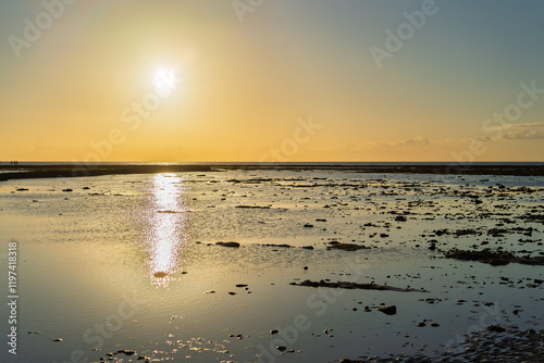 Obraz na płótnie Strand von Rota im Sonnenuntergang, Stadt im Südwesten, Spanien, Andalusien in der Provinz Cádiz / Costa de la Luz / w salonie