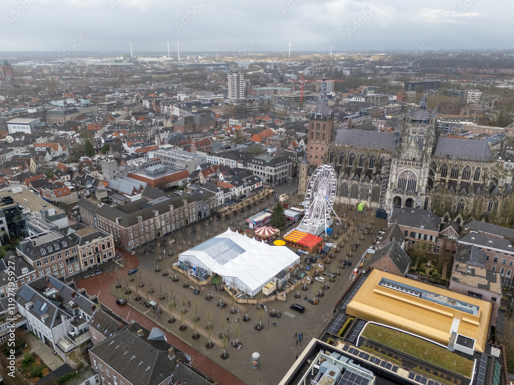 Obraz premium Aerial drone view of the Sint-Janskathedraal and the town square in Den Bosch, the Netherlands.