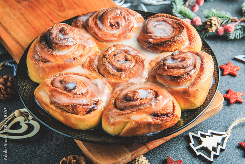 Obraz na płótnie Cinnamon Rolls brioches or cinnamon rolls with icing sugar and cream cheese - decorated for Christmas w salonie