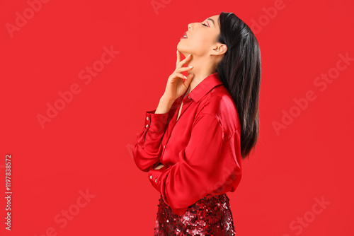 Beautiful young Asian woman...