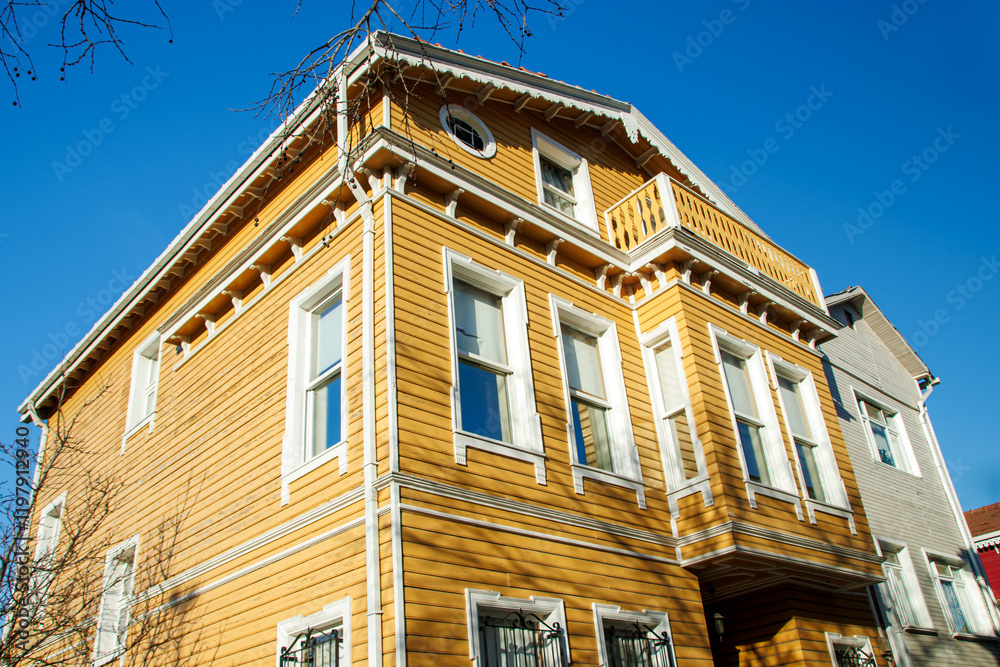 Obraz premium historical ottoman period dark yellow wooden facade house in istanbul