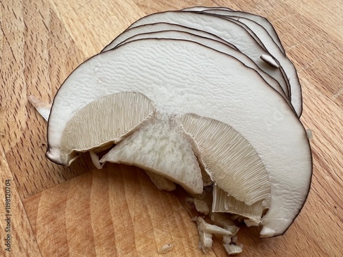 Boletus, setas, laminadas para ser desecadas.